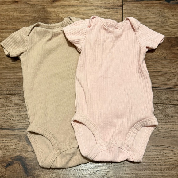 Carter’s Assorted Baby Girl Bodysuits and two piece outfit - size 3 month bundle - Picture 3 of 5